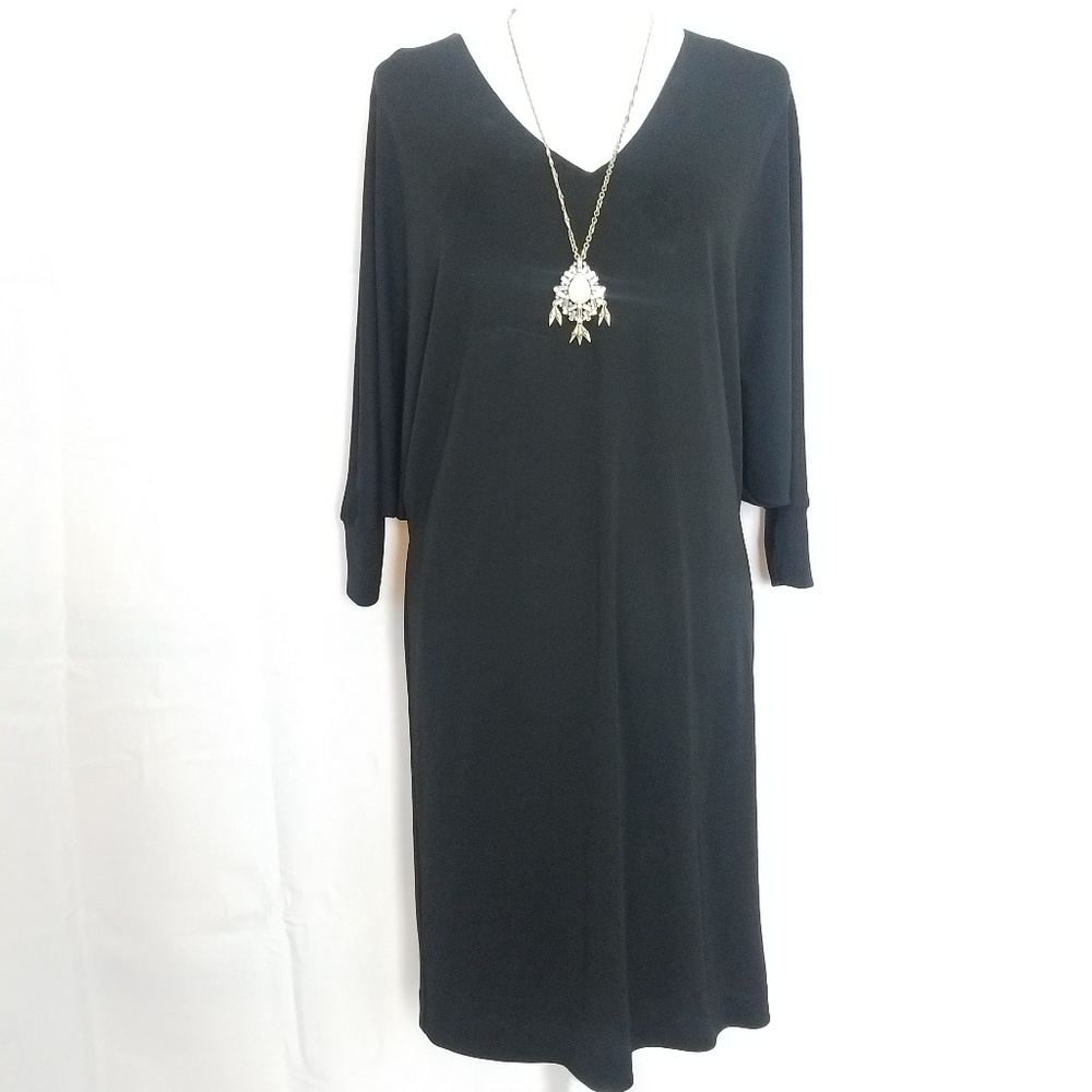 COPY - Nicole Miller Artelier V-Neck Minimalist Cold Shoulder Dress